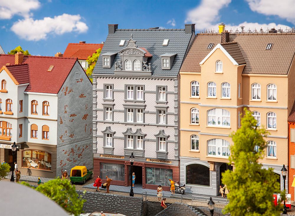 Faller 130705 Spur H0 Stadthaus mit Reparaturwerkstatt