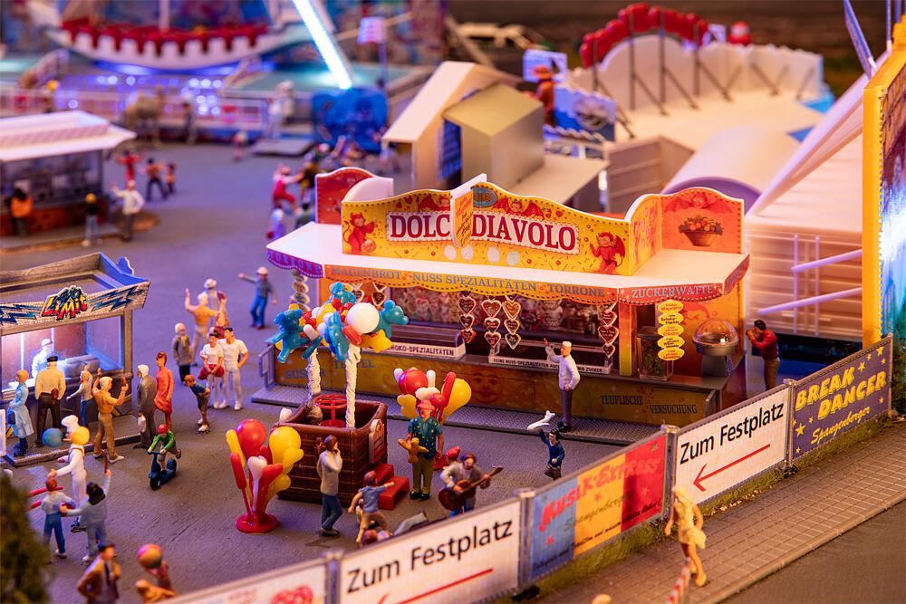 Faller 140474 Spur H0 Süßigkeitenbude und Ballonkünstler