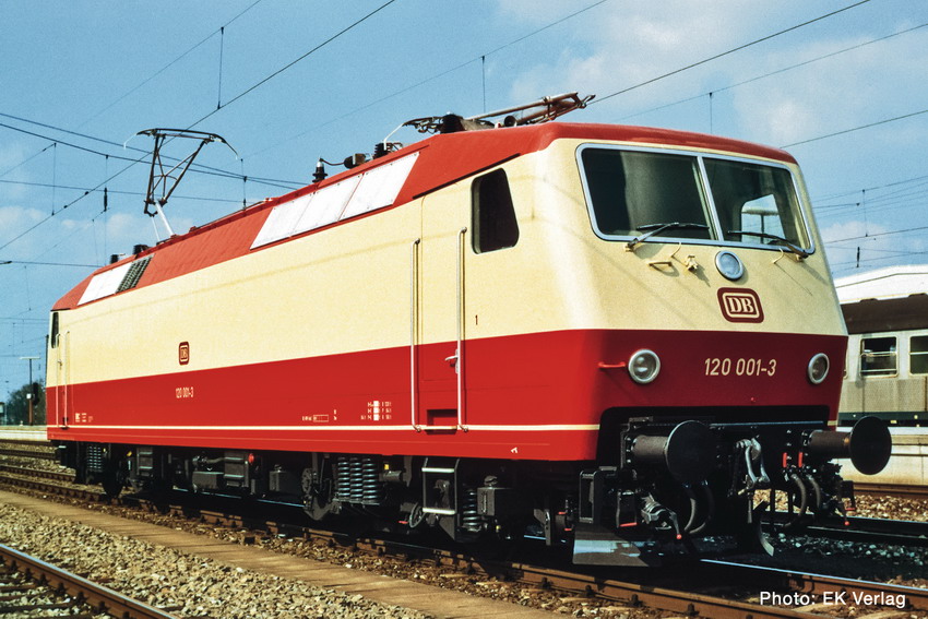 FLEISCHMANN 7570059 Spur N  E-Lok BR 120 rt/cr DCC-Sound