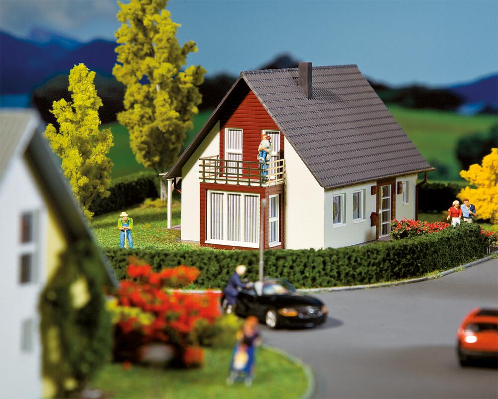 Faller 130318 Spur H0 Einfamilienhaus, weinrot          27,9