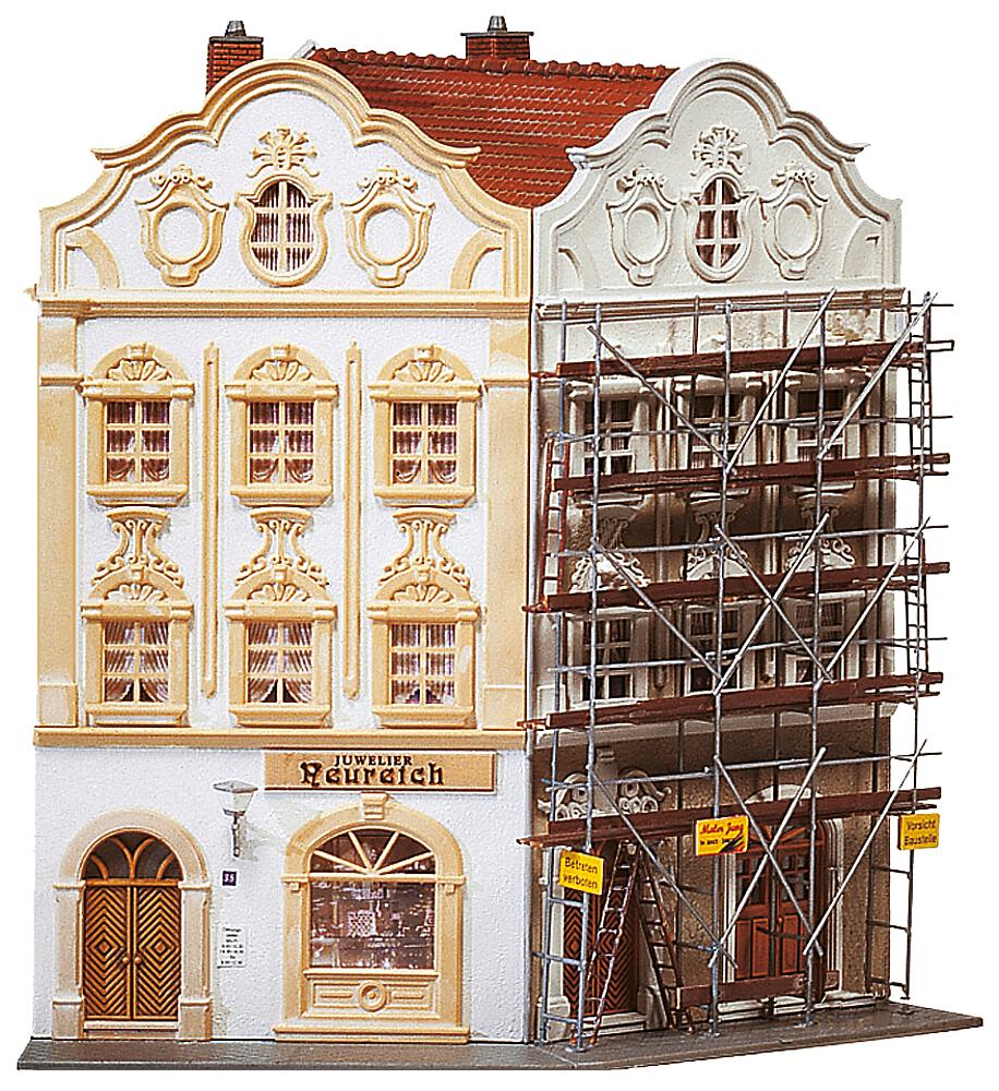 Faller 130452 Winkel-Stadthaus mit Malergerüst 220x175x175mm