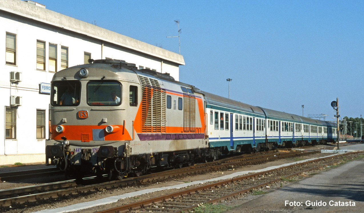 PIKO 22032 Spur H0  Diesellok D.445 2.Serie Navetta 299