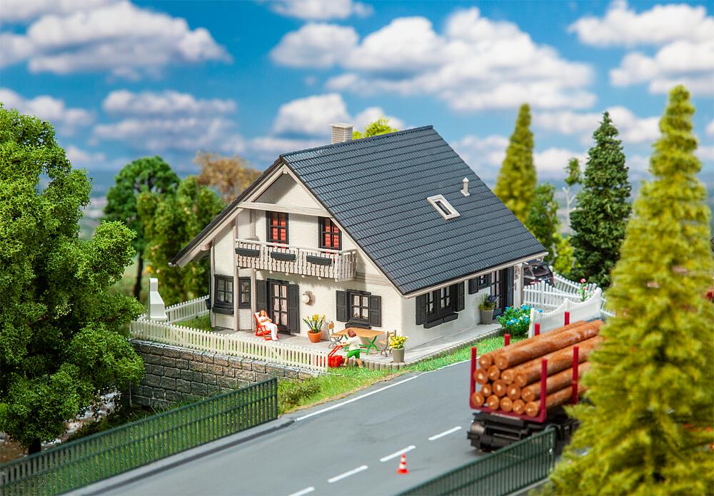 Faller 130640 Spur H0 Saniertes Einfamilienhaus          25,