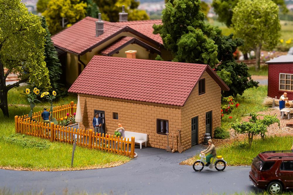 Faller 131325 Kleines Haus He26          19,99