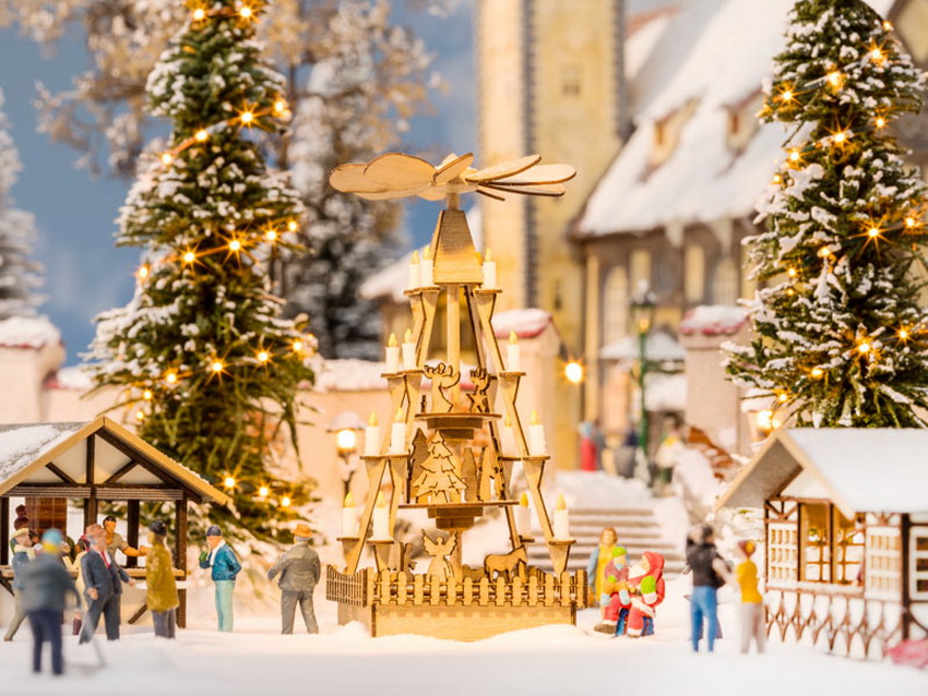 NOCH 14395 Spur  H0 Weihnachtsmarkt-Pyramide        19,49