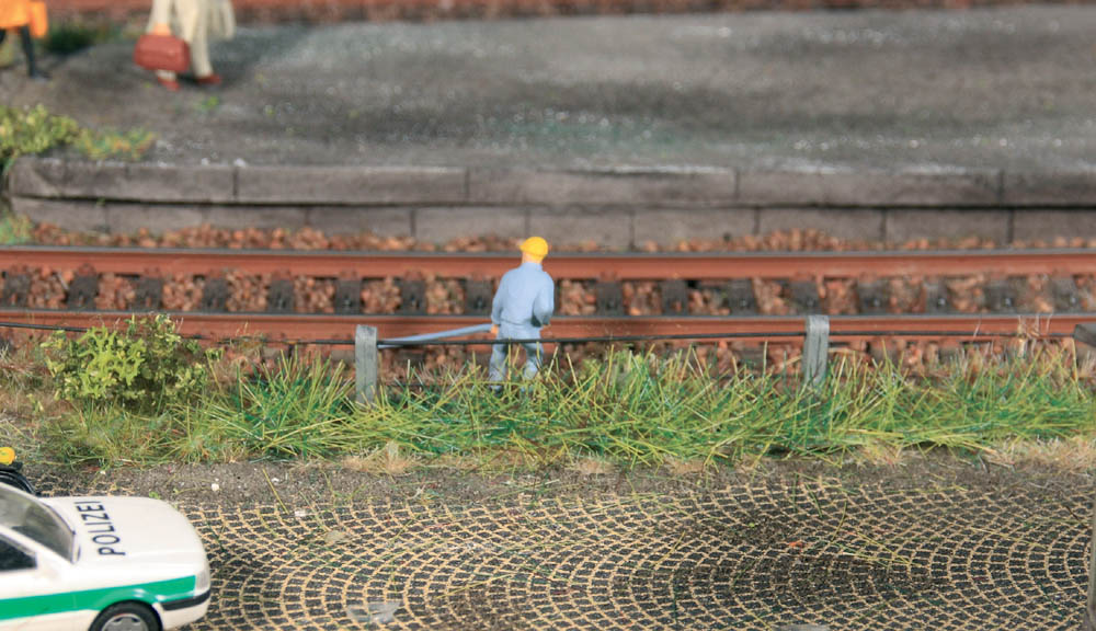 Heki 1817  8 Grasstreifen Sommer, 100 mm lang, 10 mm12,1