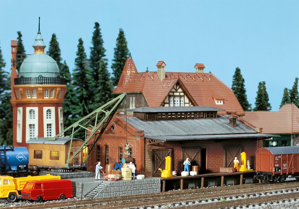 Faller 222180 Spur N Güterhalle mit Ladekran          52,99