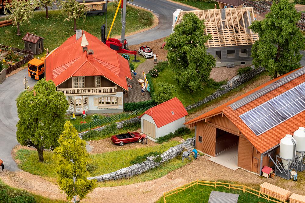Faller 130583 Spur H0 Bauernhaus mit Stallung und Garage