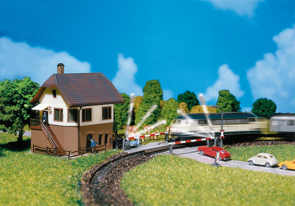 Faller 222170 Spur N Bahnübergang mit Stellwerk          85,