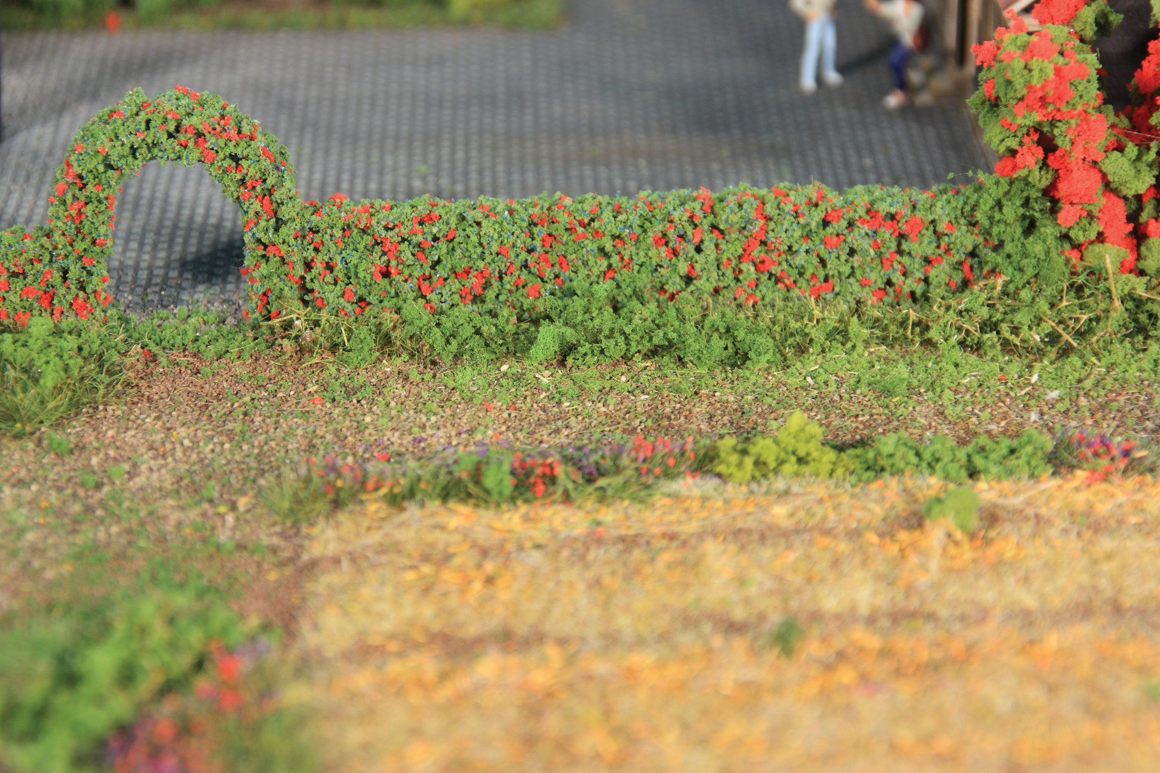 Heki 11811  2 flexible Rosenhecken 14 x 7 mm, je 50 6,6