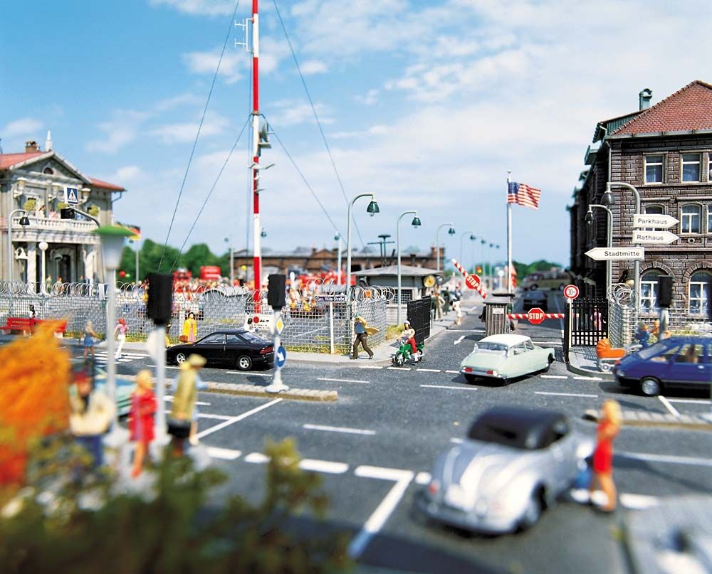 H0     Asphaltstraße H0                               09.99]