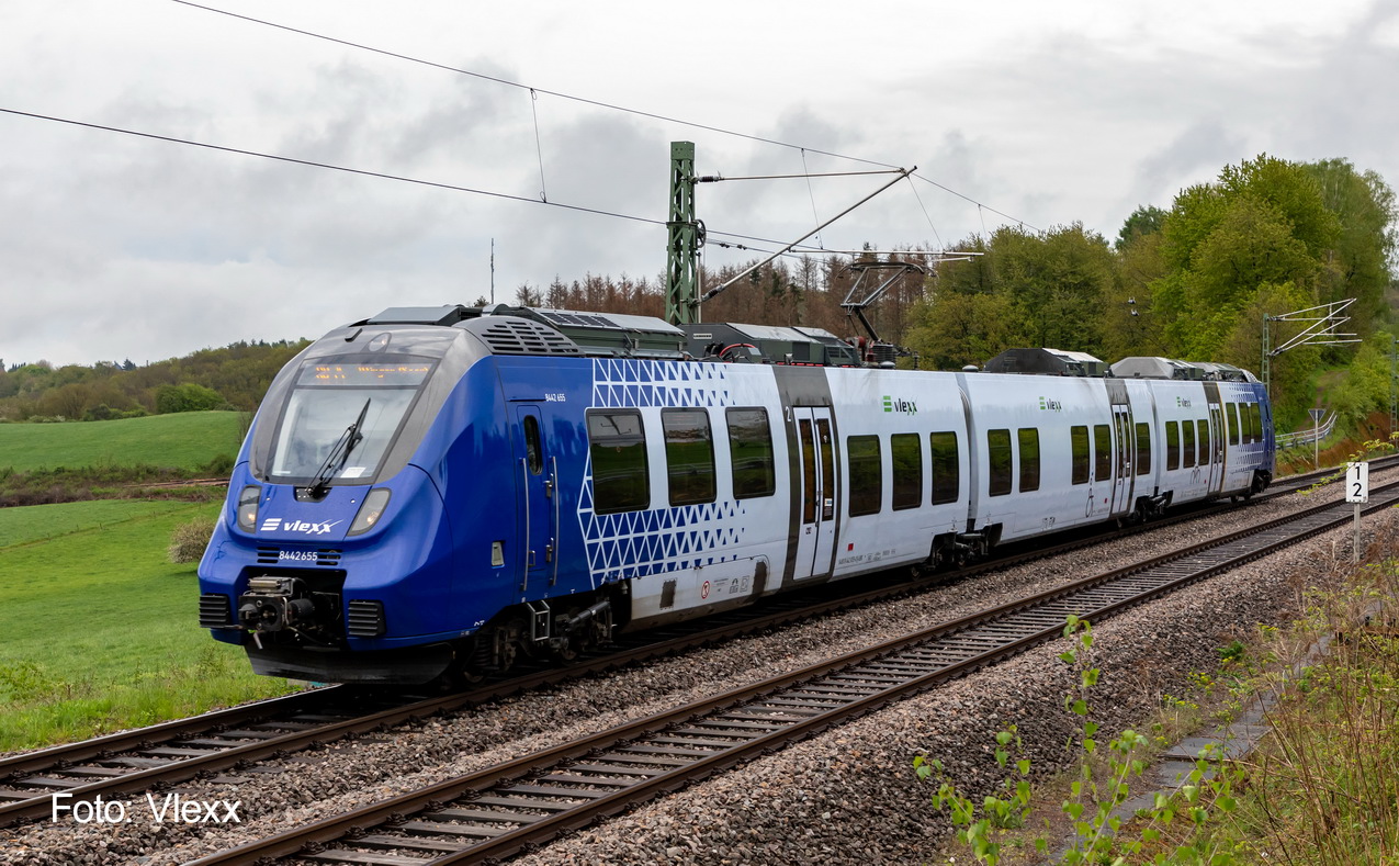 PIKO 40211 Spur N   N 3-tlg. Elektrotriebwagen Talen330